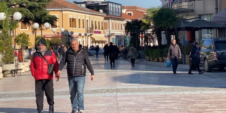 Gripi “mbërthen” Shkodrën, fluks i lartë pacientësh në urgjencë