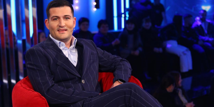 Çfarë ndodhi? Mungon Arbri, ja kush do t’i komentojë banorët sot