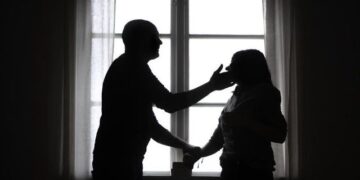 Dhuna ndaj grave edhe online, ligj i ri dhe një aplikacion për të denoncuar rastet