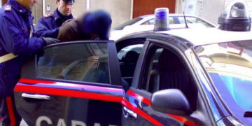 Kapet në flagrancë shqiptari në Itali, ja çfarë i gjeti policia gjatë kontrollit në shtëpi