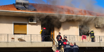 Banesa u shkrumbua plotësisht pas shpërthimit të zjarrit, gjyshi tregon si e shpëtoi mes flakëve mbesën e tij të mitur