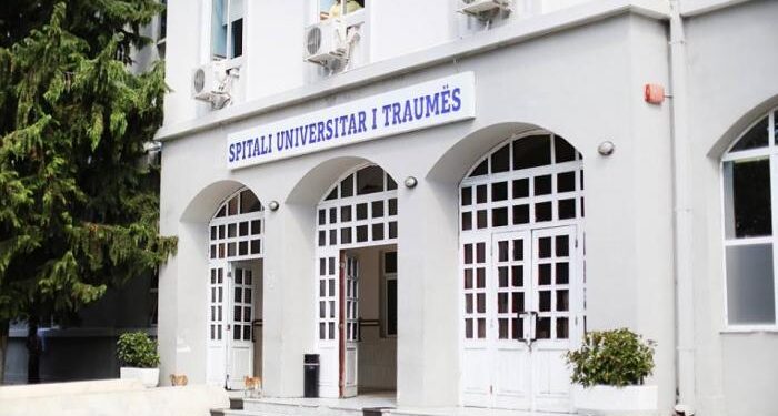 “Më erdhi nga pema”, italiania rrëfen si u plagos në Tiranë, policia në kërkim të “plumbit qorr”