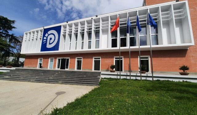 Sali Berisha në shtëpi, PD “hesht”, demokratët pa plan, ndal puna në seli