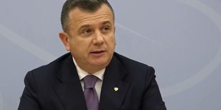 Balla kapet në vështirësi në konferencë: Ku e keni Ervis Martinajn që e premtuat për 100 ditë?