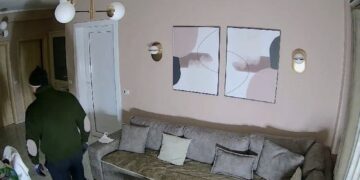 Bëri kërdinë duke vjedhur miliona lekë në 3 banesa brenda një dite, dalin pamjet e ‘skifterit’ të Golemit