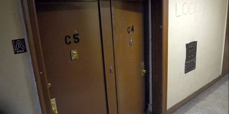 Arrestohet gruaja amerikane, në frigorifer i gjendet një kokë dhe pjesë njeriu