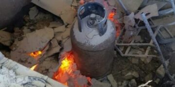 Bombola shkakton zjarr në banesë, plagosen nënë e bir në Fushë Krujë