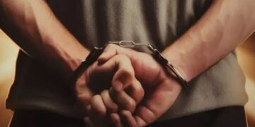 E rëndë në Tiranë, burri mbante të mbyllur në banesë nënën, gruan dhe vajzën