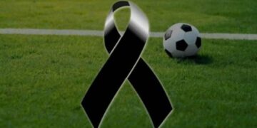 Tronditet bota e futbollit, lojtari vritet me armë zjarri brenda në fushë (Foto)