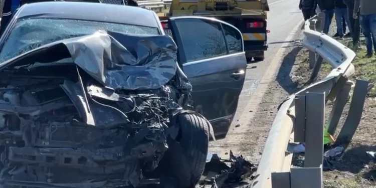 Aksidenti i rëndë në Lezhë! Makina e bërë copash nga përplasja, katër persona në gjendje kritike për jetën