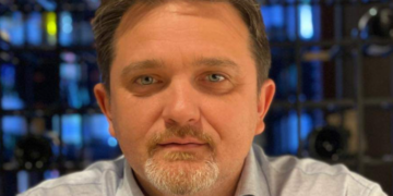 Rrëfehet për herë të parë për vdekjen e babait, Juli: Nuk e shpëtova dot!