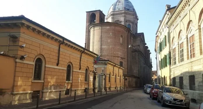 Pranga dyshes shqiptare në Itali, vidhnin banesat e të moshuarve