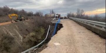 Shembet ura që lidh Shkodrën dhe Vaun e Dejës me Lezhën, 1000 banorë të bllokuar
