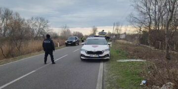 Aksident në Fier, përplasen tre automjete midis tyre , dy të plagosur përfundojnë në spital