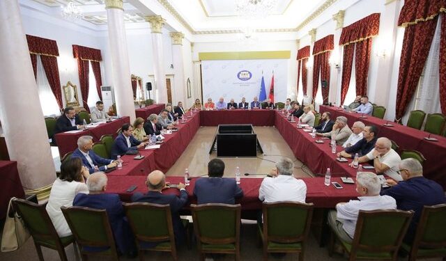 Zbardhet marrëveshja që do të firmoset mes partive politike opozitare