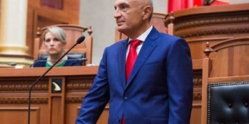 “20 Shkurti është një mundësi e shkëlqyer”, Meta kujton vendimin e Kushtetueses kundër shkarkimit të Presidentit