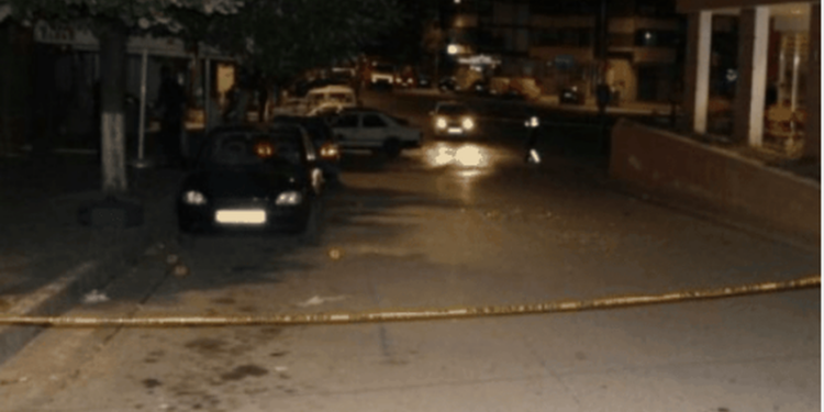 Shpërthim me tritol në portën e jashtme të një banese në Vorë, nisin hetimet