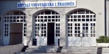 U hodh nga kati i tretë i spitalit të traumës, publikohet imazhi i ish-policit bashkiak