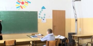 Çfarë po ndodh? Shkollat në kolaps, 6% më pak nxënës në qarqet Korçë, Elbasan dhe Berat