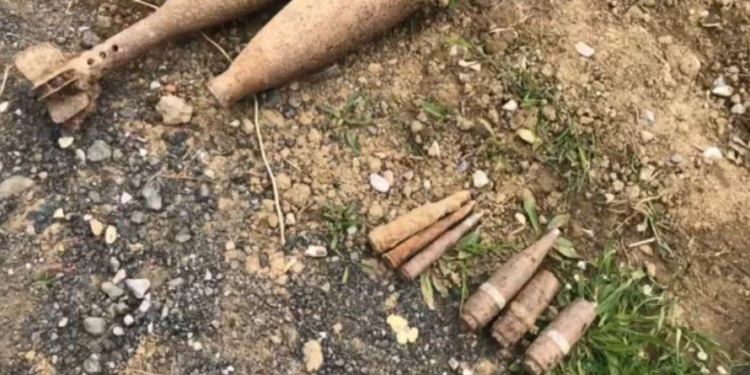Panik në Xibrakë të Elbasanit, gjenden predha luftarake, policia rrethon zonën