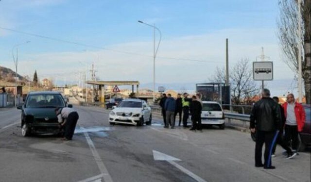 Aksident në Pogradec, përplasen dy automjete