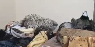 Merr flakë banesa në Fier, lëndohen dy të moshuar