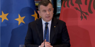 Miku i Taulant Ballës masakron me grushte rojën 70-vjeçar