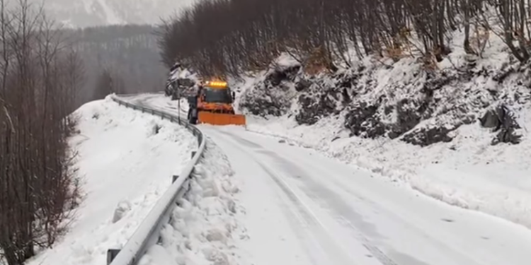 Thethi mbulohet nga bora, ja si paraqitet situata në akset rrugore