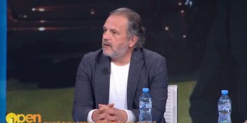 Vranë babanë e tyre dhe qeshën në seancën gjyqësore, psikiatri sqaron sjelljen e tre fëmijëve të Pëllumb Metës