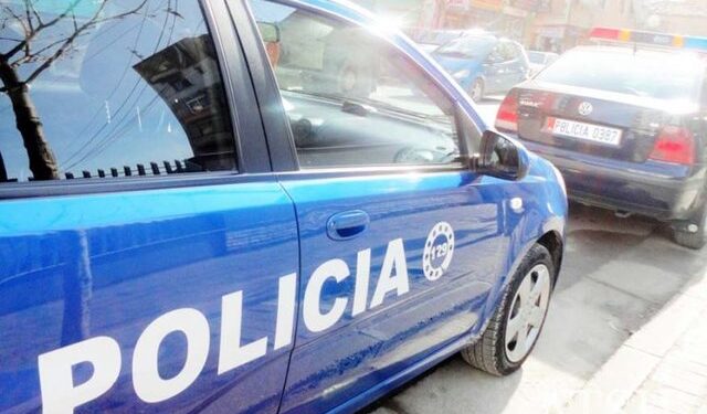 Plagosi me armë pronarin e një pike shitje makinash, vetëdorëzohet autori i dyshuar në Krujë