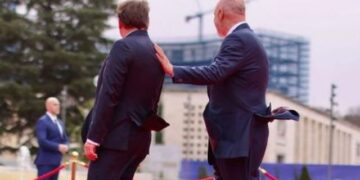 Rama nxjerr foton me Varhelyin dhe bën komentin epik: Duke shty procesin