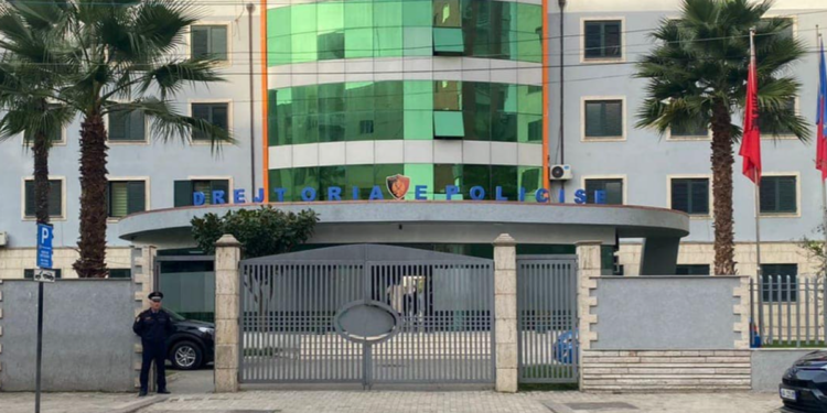 I kapën rreth 117 mijë euro në makinë, vihet në pranga i riu në Durrës