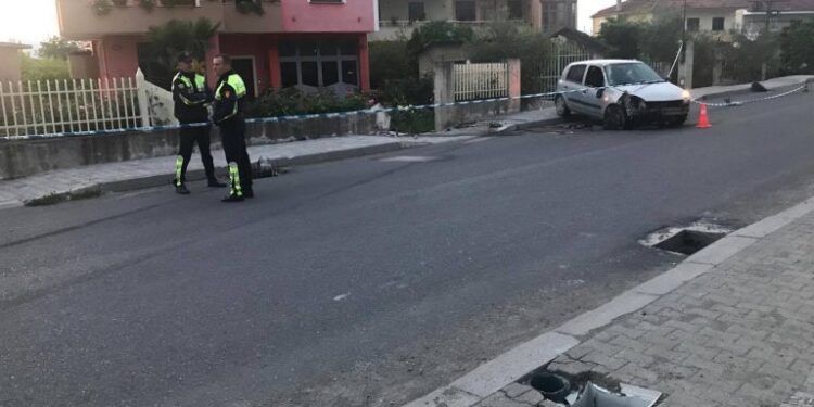 Aksident i frikshëm në Elbasan , e dehur pas Festës së 8 Marsit, një grua përplaset me një automjet me targa angleze