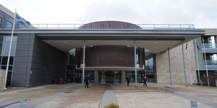 U kapën në shtëpinë e barit prej mbi 800 mijë paund, dy shqiptarët shpallen fajtorë