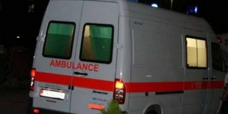 Makina aksidenton të moshuarin që lëvizte me biçikletë!