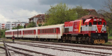 E rëndë, treni përplas këmbësoren, zbardhen detajet e para