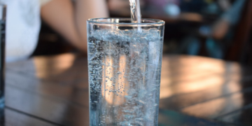 Vijon rritja e çmimit të ujit, pas Vlorës shtrenjtohet me 12-50% çmimi për familjarët në tre Bashki