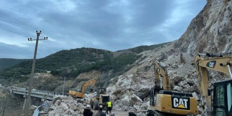 Rrëshqitje gurësh dy ditë në Rrugën e Arbrit, ARRSH dele me njoftimin e rëndësishëm për qytetarët