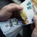 Këmbimi valutor, me sa blihen e shiten dollari dhe euro, çfarë ndodh me monedhat e tjera