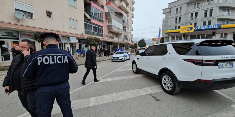 Zbardhet plagosja me armë në Pogradec! Dy prej personave të përfshirë u vetëdorëzuan, i plagosuri e shkrepi armën i pari