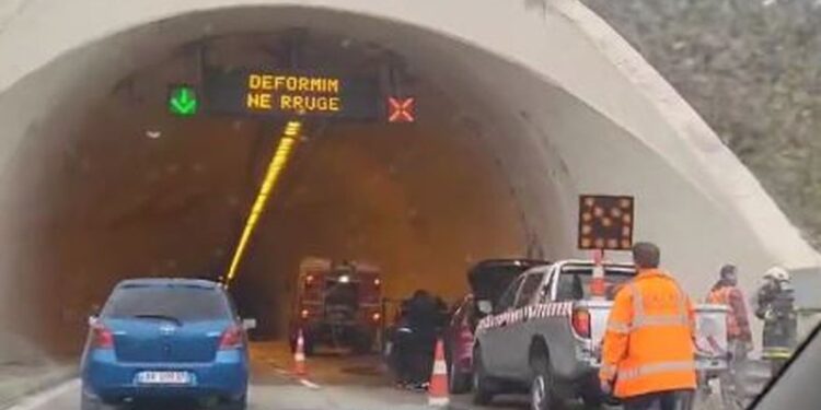 Digjet një automjet në hyrje të tunelit të Elbasanit, zbardhen detajet e para