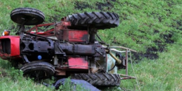 ‘Ngjarje e rëndëz’, iu përmbys zetori teksa punonte tokën, ndërron jetë i moshuari (detajet)