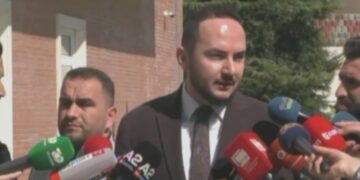 Salianji kundër negociatave PS-Rithemelimi: Ul besueshmërinë e opozitës në shoqëri