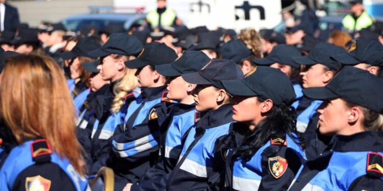 Ligji i ri për Policinë, kush ka 30 vjet punë mbyll karrierën 55 vjeç, ja çfarë përfiton