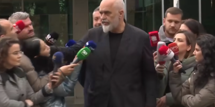 Incidenti i Ramës me gazetaren, reagon ashpër Vokshi: Ky është një rekord i ri kërcënimesh, pa media të lirë nuk ka demokraci