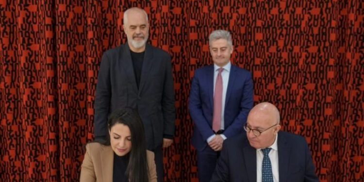 Ndërtimi i linjës hekurudhore Vorë-Hani i Hotit, nënshkruhet marrëveshja me BEI-n