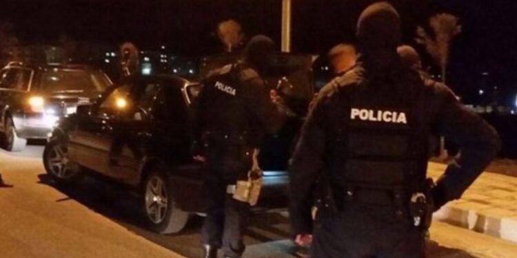 “Plas” në Vlorë, policia dhe FNSH aksion blic, ja çfarë kërkojnë