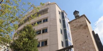 Ndërtuan 7 vila me dokumente të falsifikuara, Prokuroria e Tiranës merr të pandehur 10 persona, sekuestrohen të gjitha objektet e ndërtimit