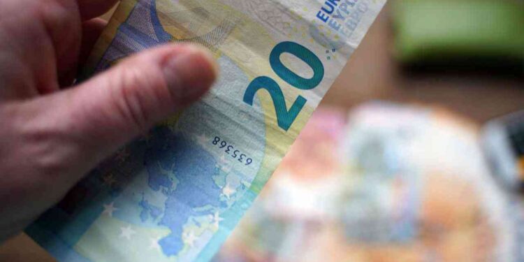 Ja sa mund të vlejë kartmonedha 20 euro? Çmenduri!