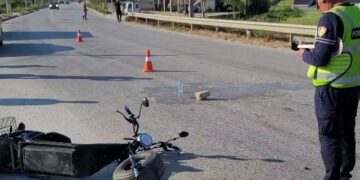 Udhëtonte me motor, aksident në aksin Lushnje-Berat, një i plagosur